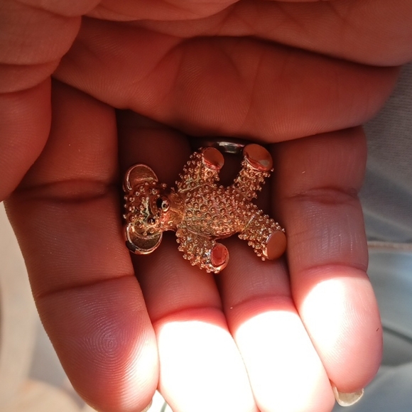 Teddy Bear Pin, goldtone - Picture 1 of 4